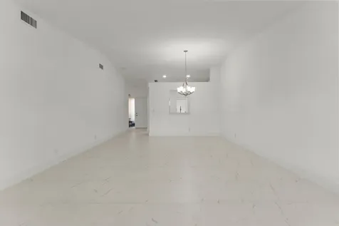 8273 Springtree Road Boca Raton FL 33496