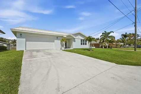 1123 Granada Hutchinson Island FL 34949