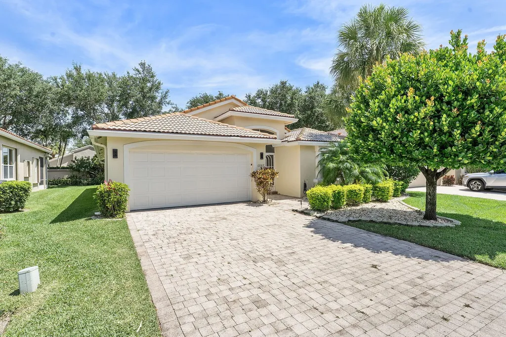 6887 Viale Elizabeth Delray Beach FL 33446