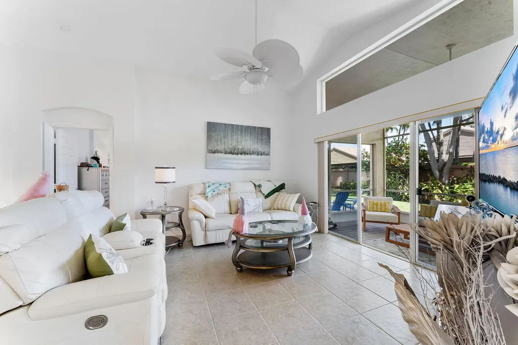 6887 Viale Elizabeth Delray Beach FL 33446