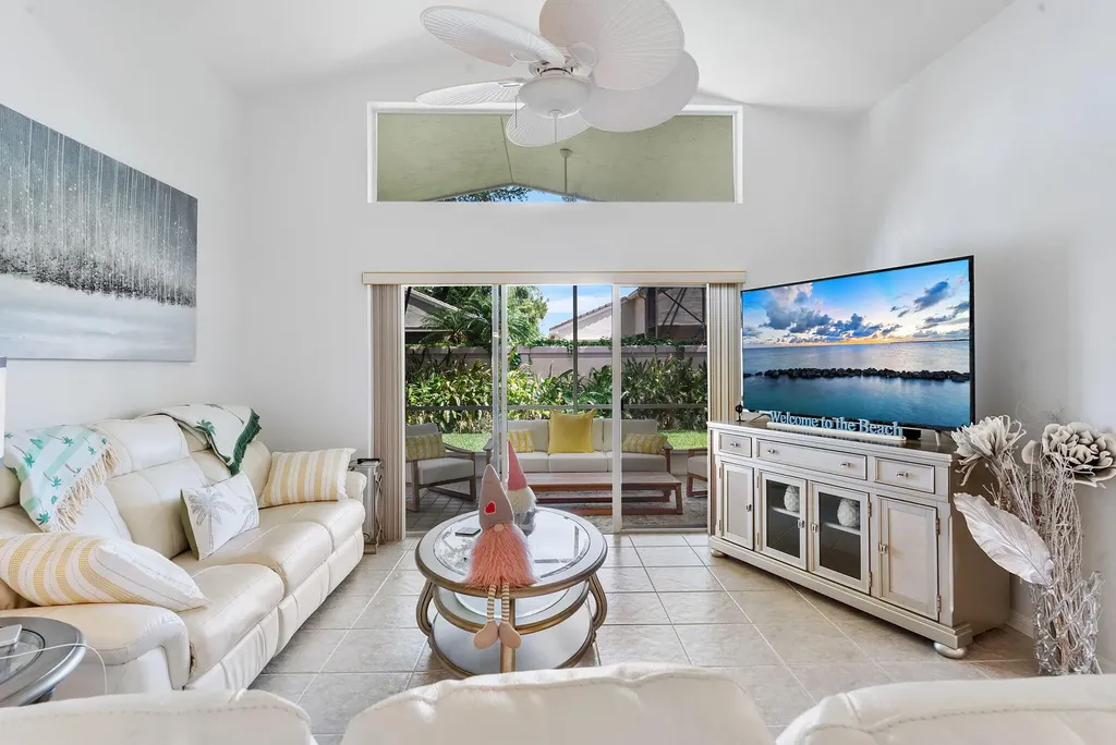 6887 Viale Elizabeth Delray Beach FL 33446