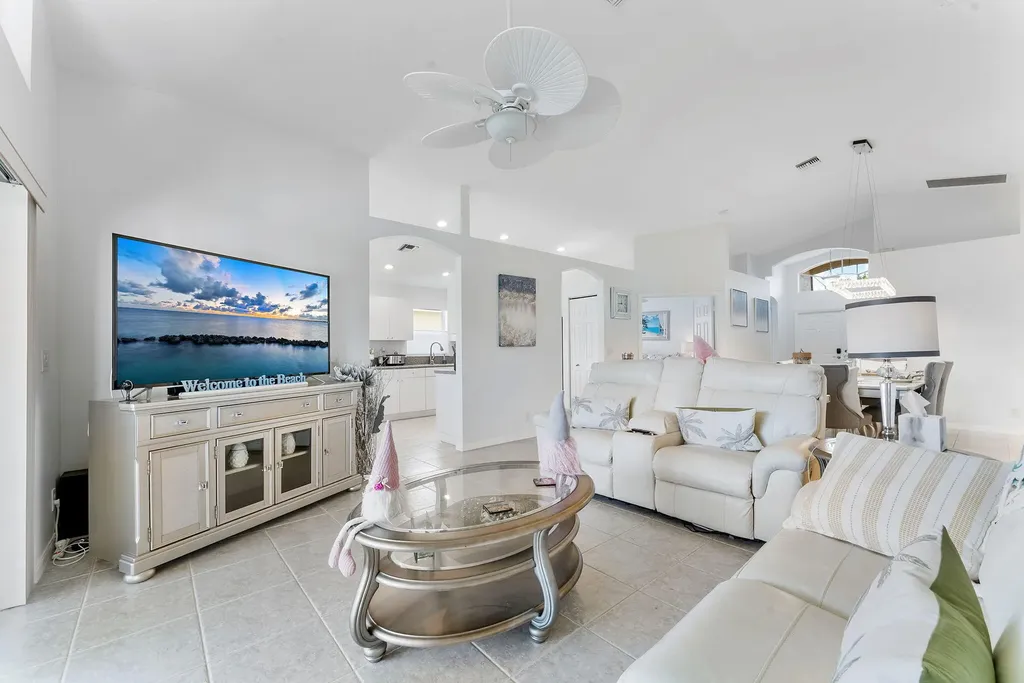 6887 Viale Elizabeth Delray Beach FL 33446