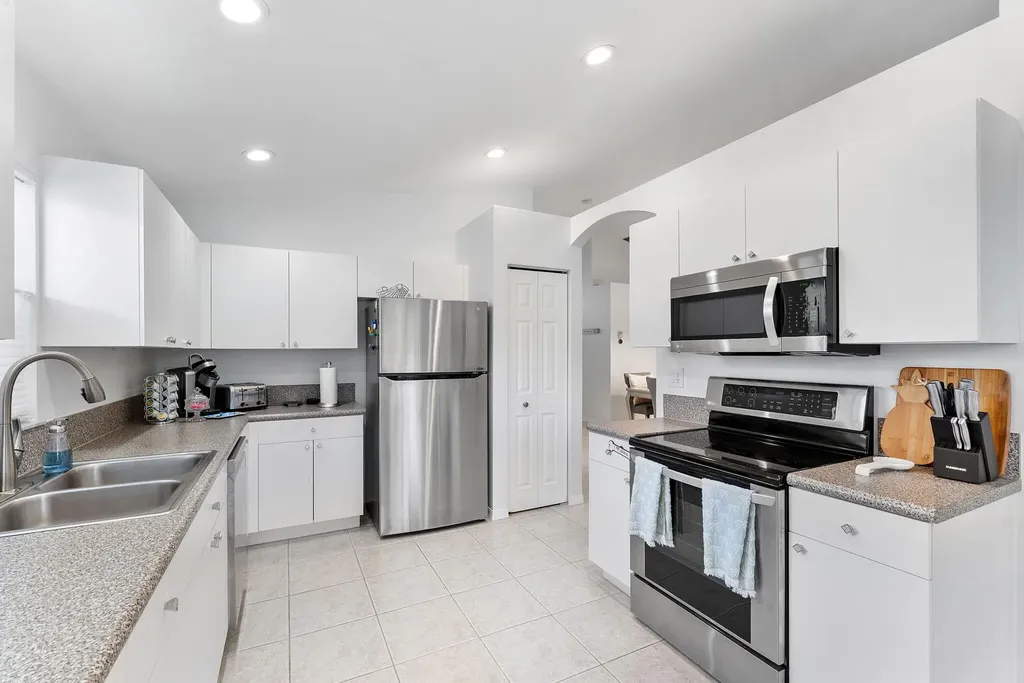 6887 Viale Elizabeth Delray Beach FL 33446