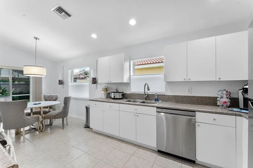 6887 Viale Elizabeth Delray Beach FL 33446