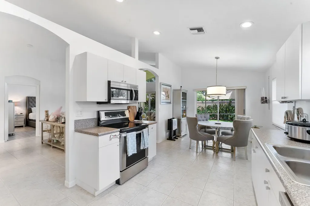 6887 Viale Elizabeth Delray Beach FL 33446