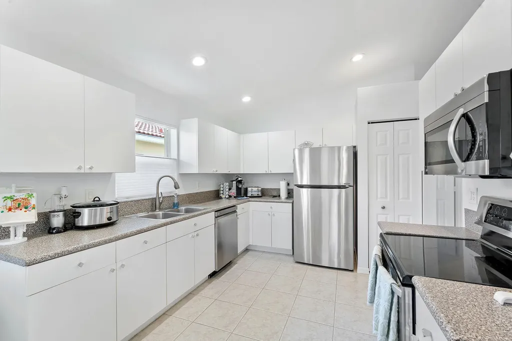 6887 Viale Elizabeth Delray Beach FL 33446