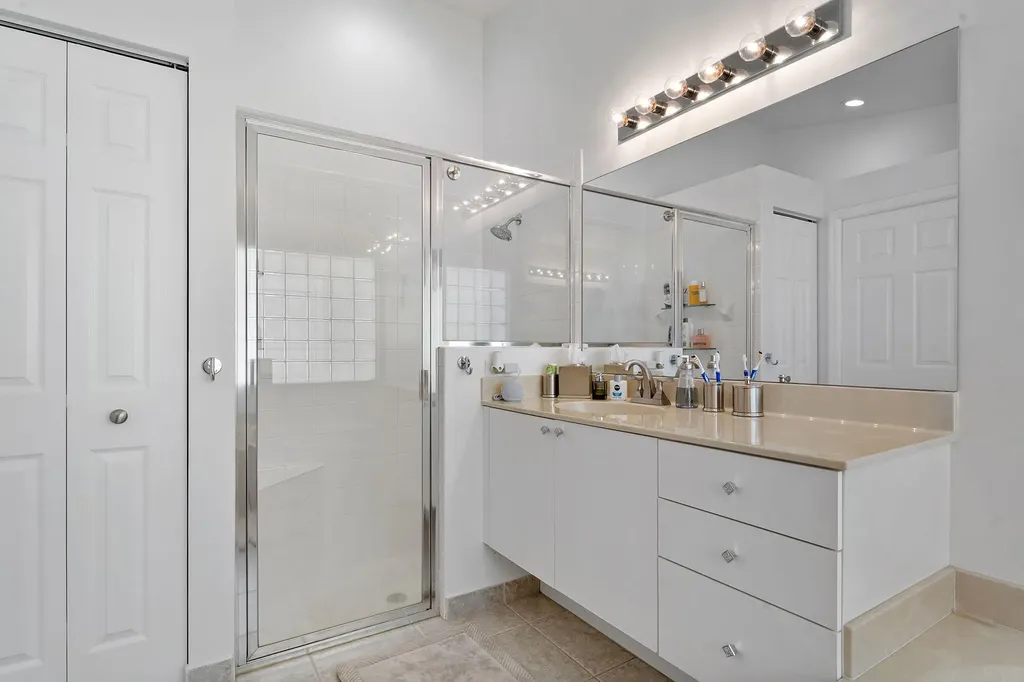 6887 Viale Elizabeth Delray Beach FL 33446