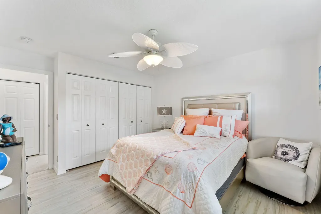 6887 Viale Elizabeth Delray Beach FL 33446