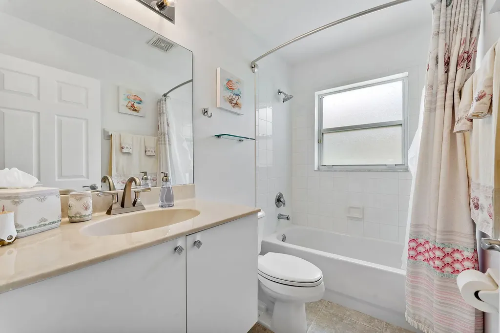 6887 Viale Elizabeth Delray Beach FL 33446