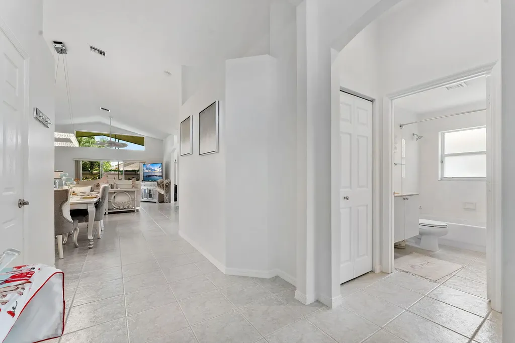 6887 Viale Elizabeth Delray Beach FL 33446