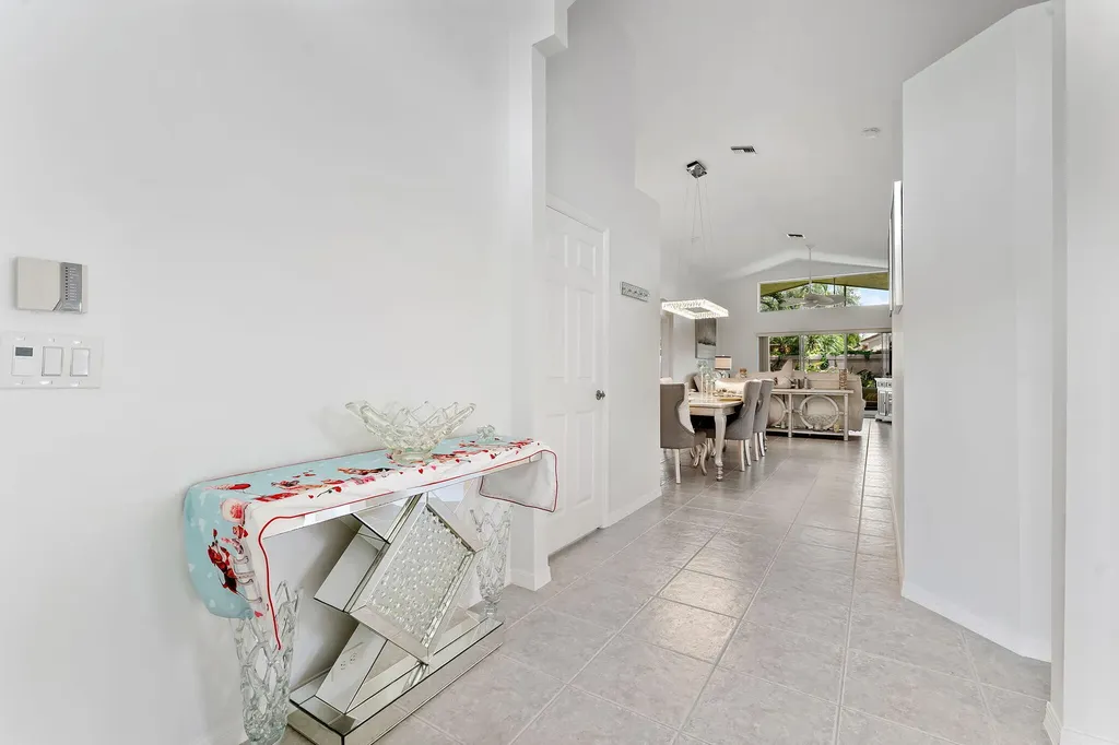 6887 Viale Elizabeth Delray Beach FL 33446