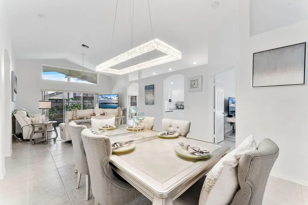 6887 Viale Elizabeth Delray Beach FL 33446