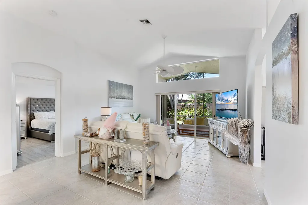 6887 Viale Elizabeth Delray Beach FL 33446