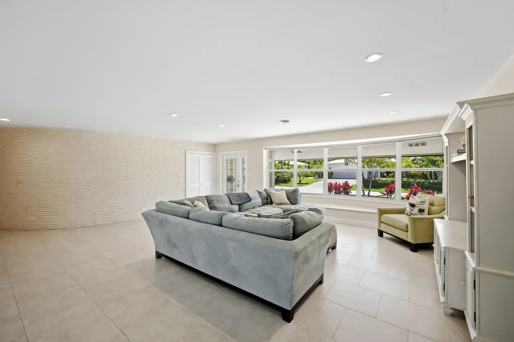 4111 NE 26th Terrace Lighthouse Point FL 33064