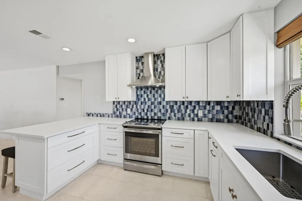 4111 NE 26th Terrace Lighthouse Point FL 33064