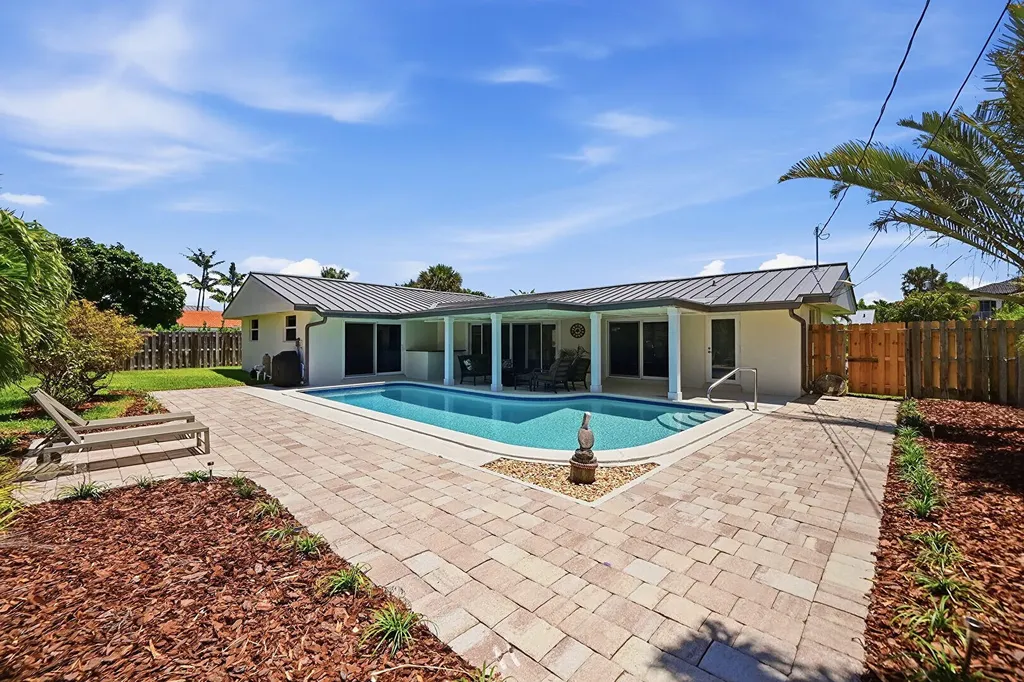 4111 NE 26th Terrace Lighthouse Point FL 33064