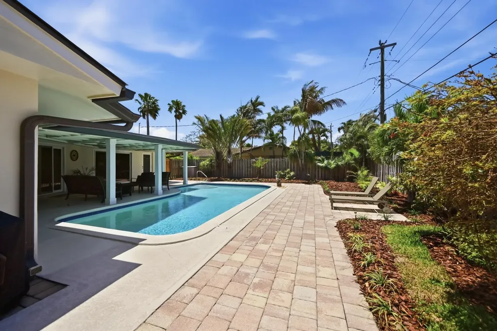 4111 NE 26th Terrace Lighthouse Point FL 33064
