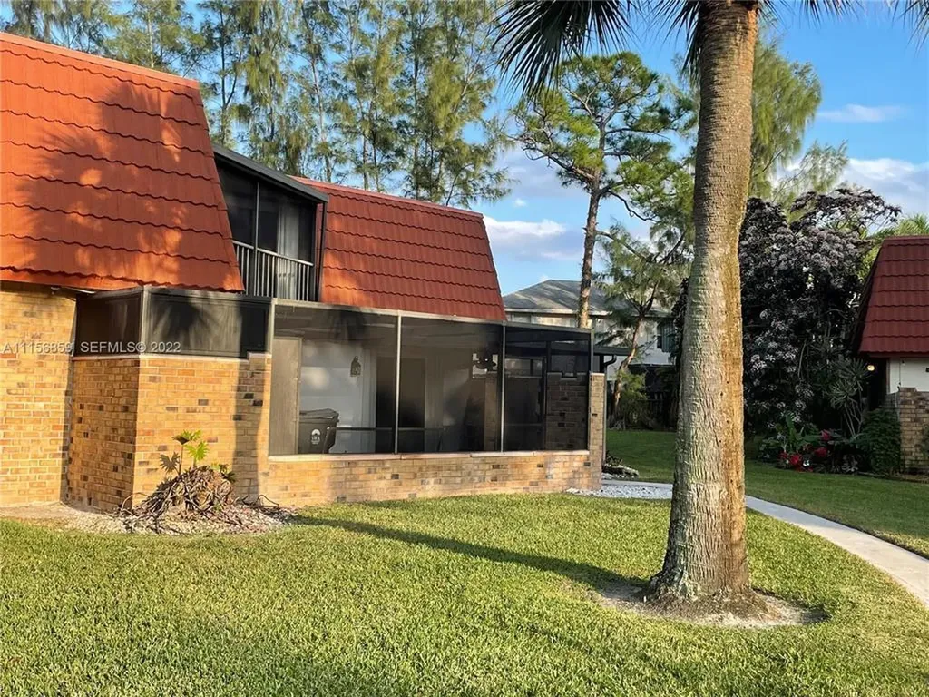 4648 Suburban Pines Drive Lake Worth FL 33463