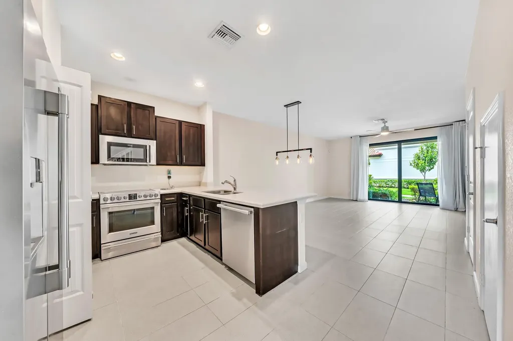 4208 N Dixie Highway Oakland Park FL 33334