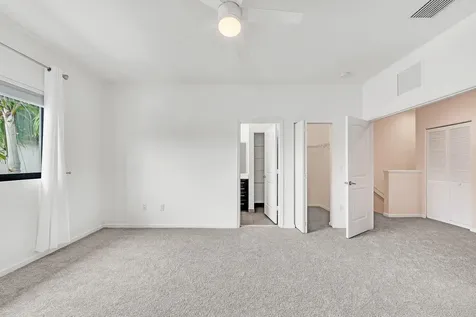 4208 N Dixie Highway Oakland Park FL 33334