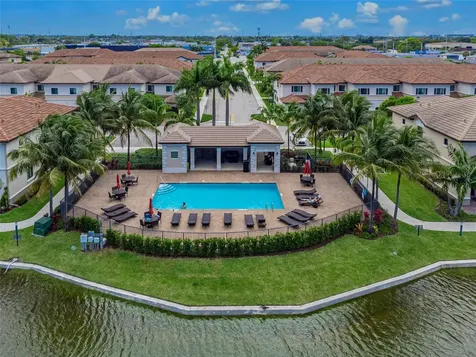 4208 N Dixie Highway Oakland Park FL 33334