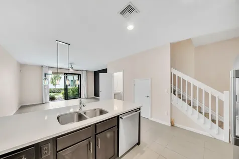 4208 N Dixie Highway Oakland Park FL 33334