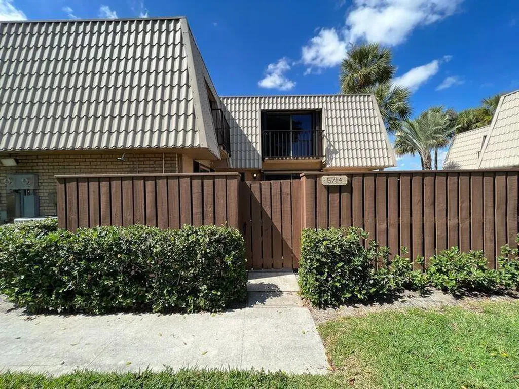 5714 57th Way West Palm Beach FL 33409