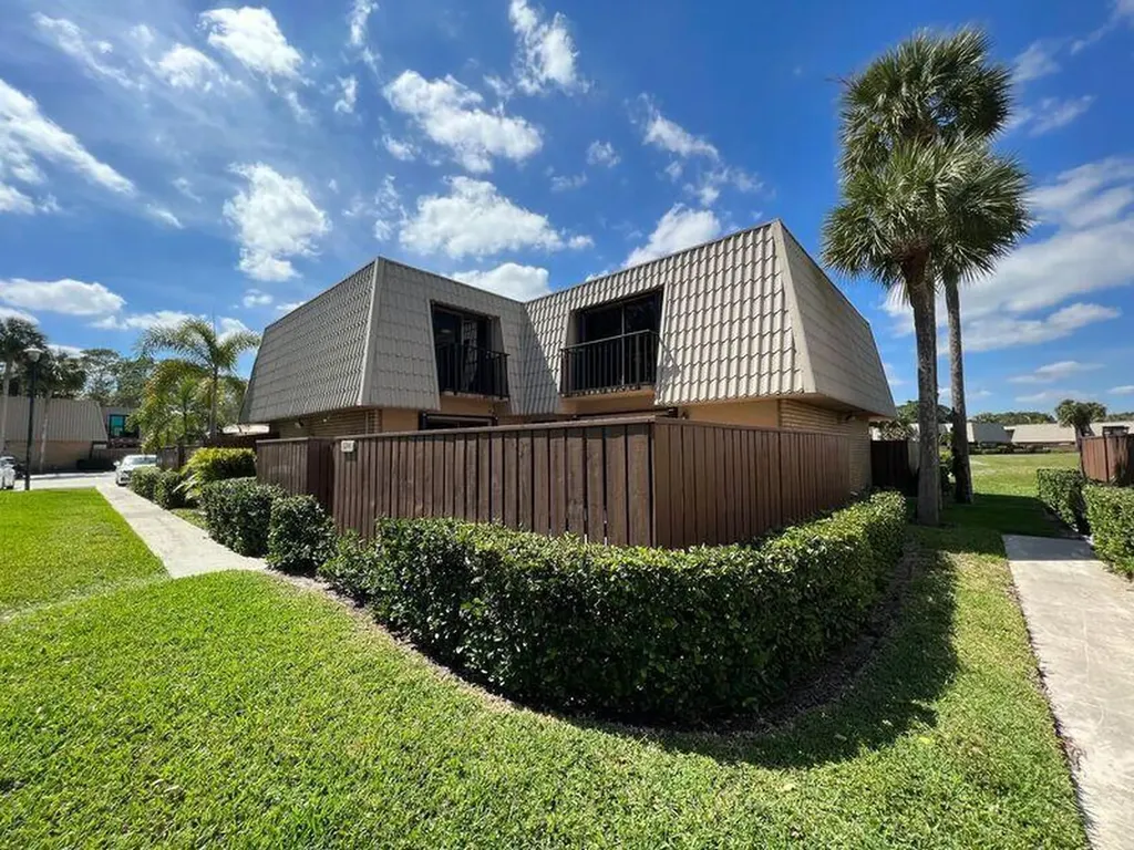 5714 57th Way West Palm Beach FL 33409