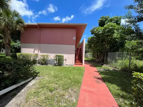 11 Golfs Edge E West Palm Beach FL 33417