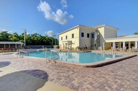 11 Golfs Edge E West Palm Beach FL 33417