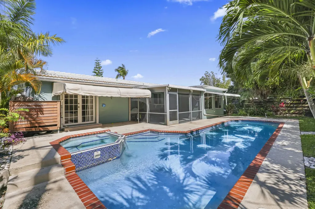 2136 NE 4th Court Boca Raton FL 33431