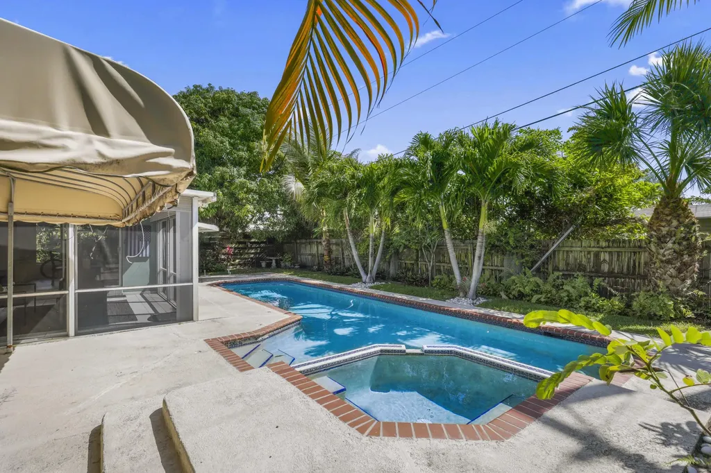 2136 NE 4th Court Boca Raton FL 33431
