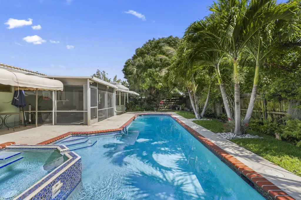 2136 NE 4th Court Boca Raton FL 33431