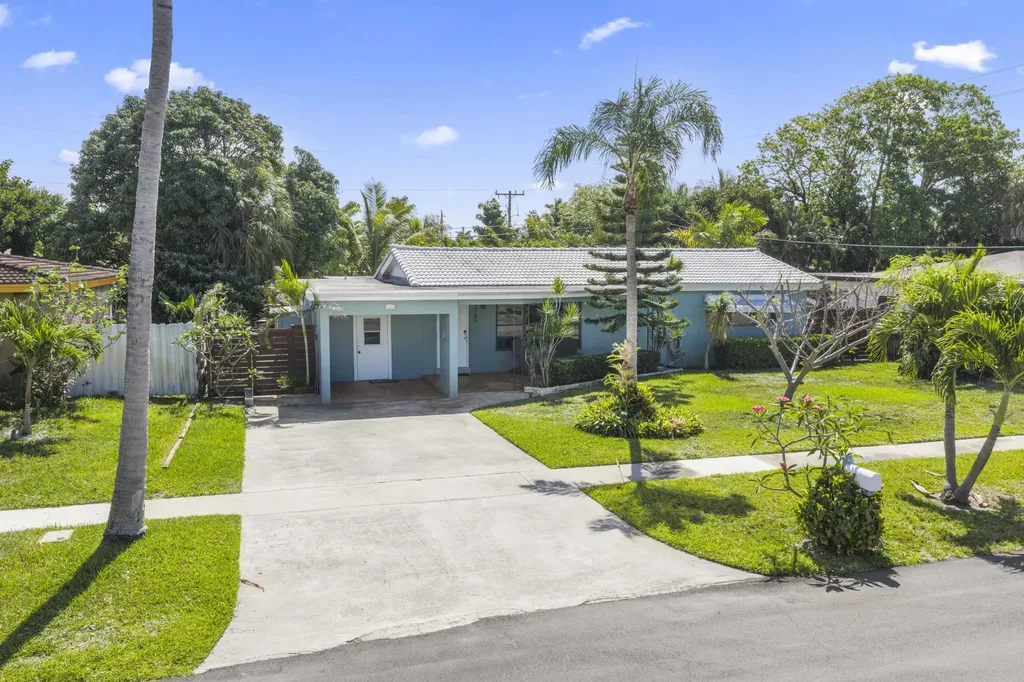 2136 NE 4th Court Boca Raton FL 33431