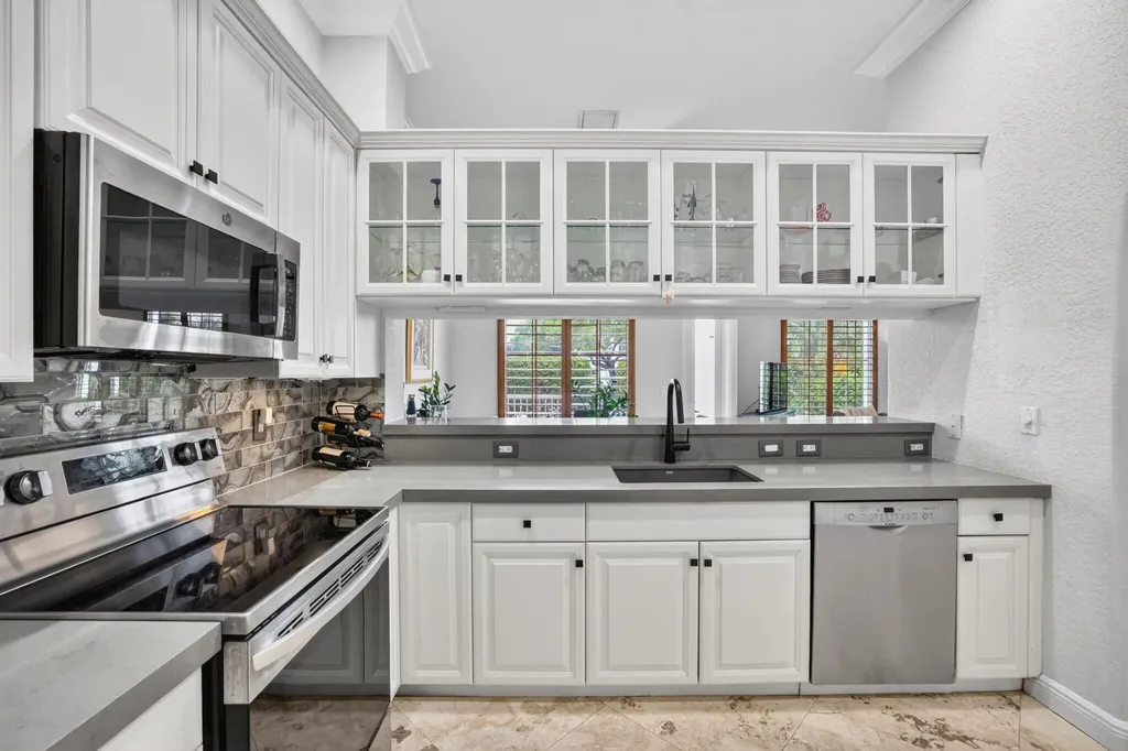 2860 Marina Circle Lighthouse Point FL 33064