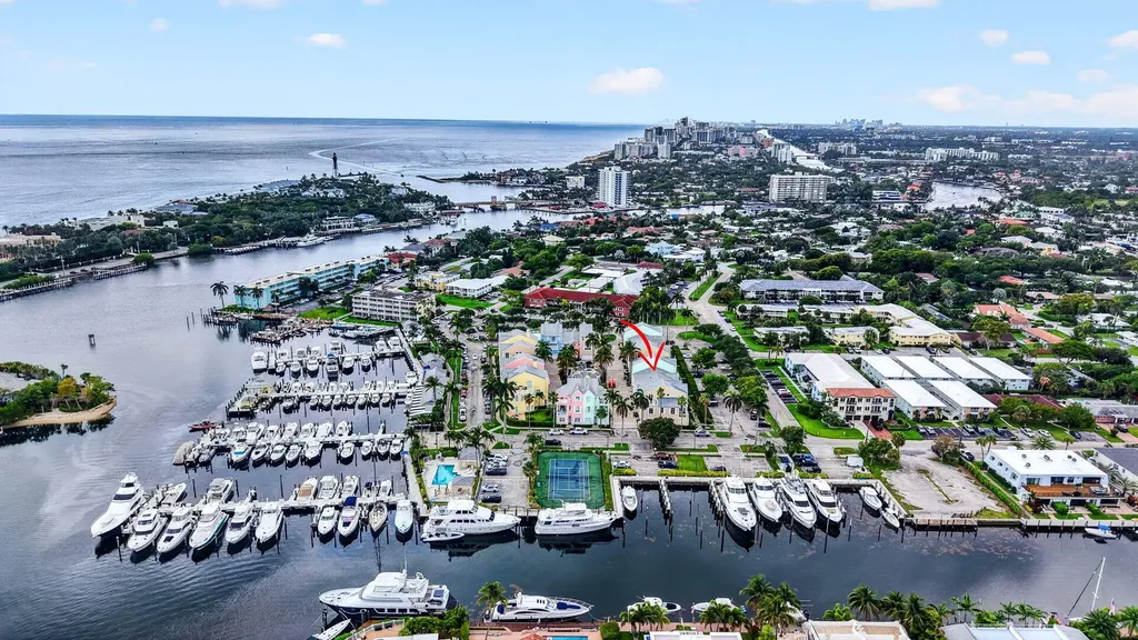 2860 Marina Circle Lighthouse Point FL 33064