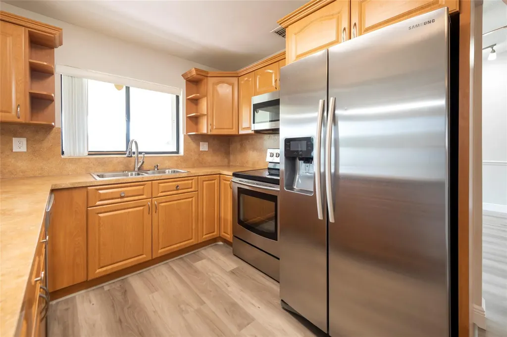 2101 NW 101st Terrace Pembroke Pines FL 33026