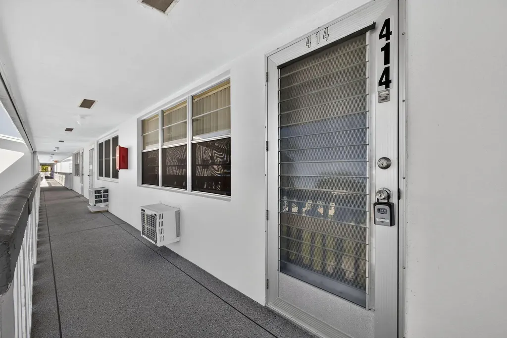 414 Windsor R West Palm Beach FL 33417