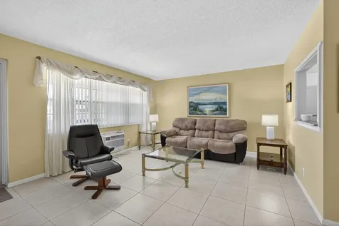 414 Windsor R West Palm Beach FL 33417