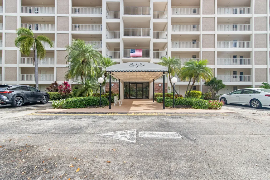 2901 S Palm Aire Drive Pompano Beach FL 33069