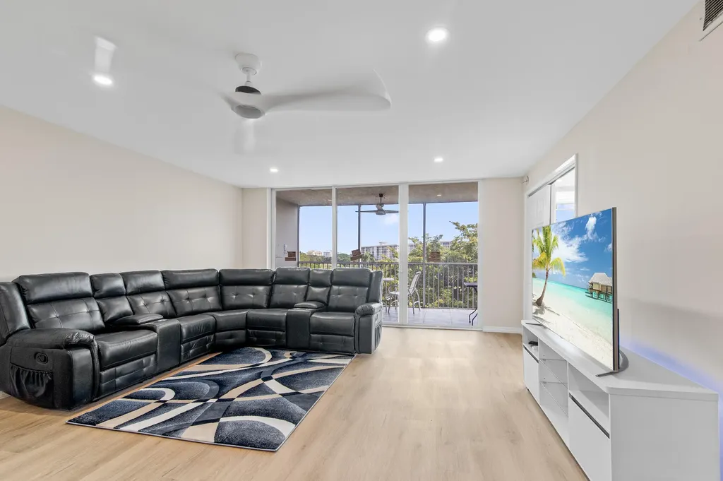 2901 S Palm Aire Drive Pompano Beach FL 33069