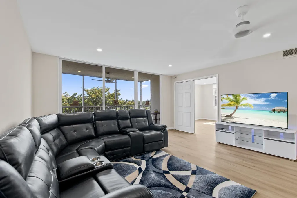 2901 S Palm Aire Drive Pompano Beach FL 33069