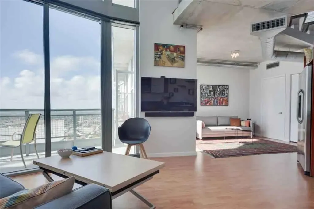 690 SW 1st Court Miami FL 33130