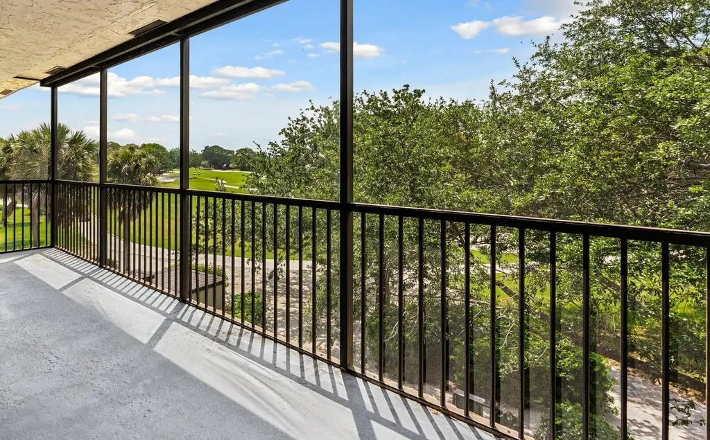 200 W Jacaranda Country Club Drive Plantation FL 33324