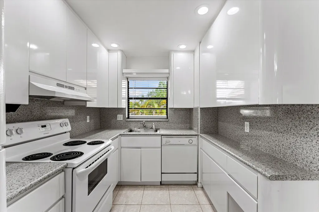 200 W Jacaranda Country Club Drive Plantation FL 33324