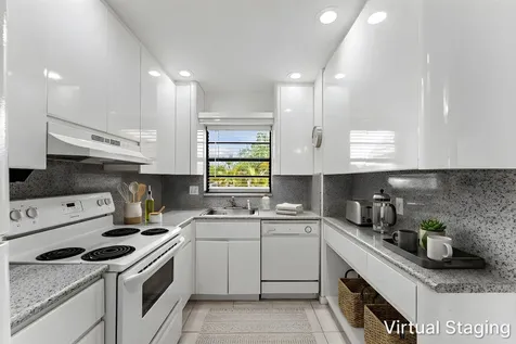 200 W Jacaranda Country Club Drive Plantation FL 33324