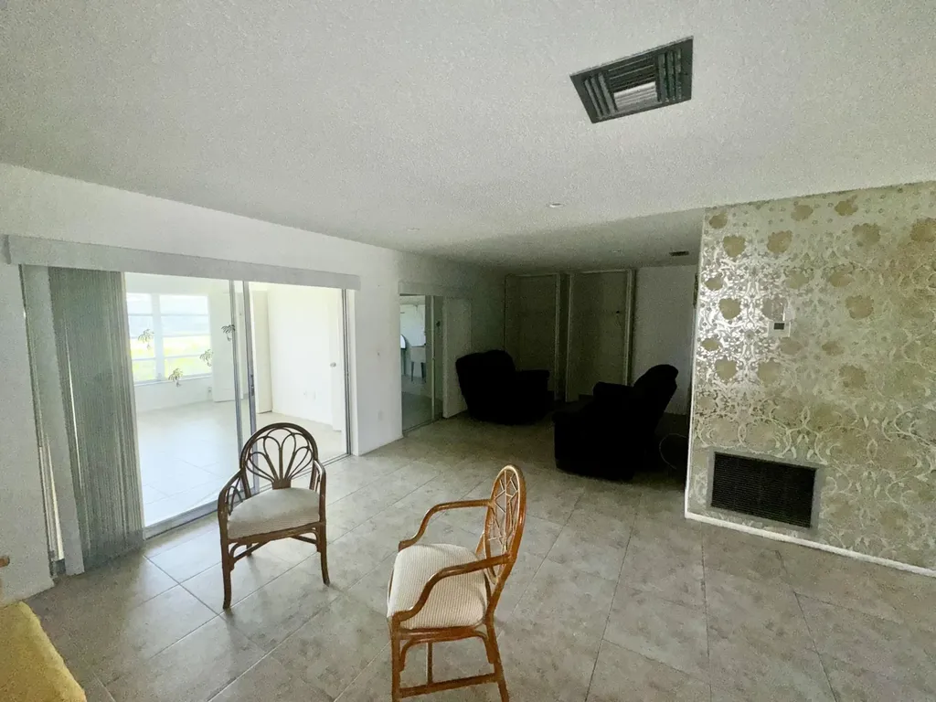 5725 E Fernley Drive Drive E West Palm Beach FL 33415