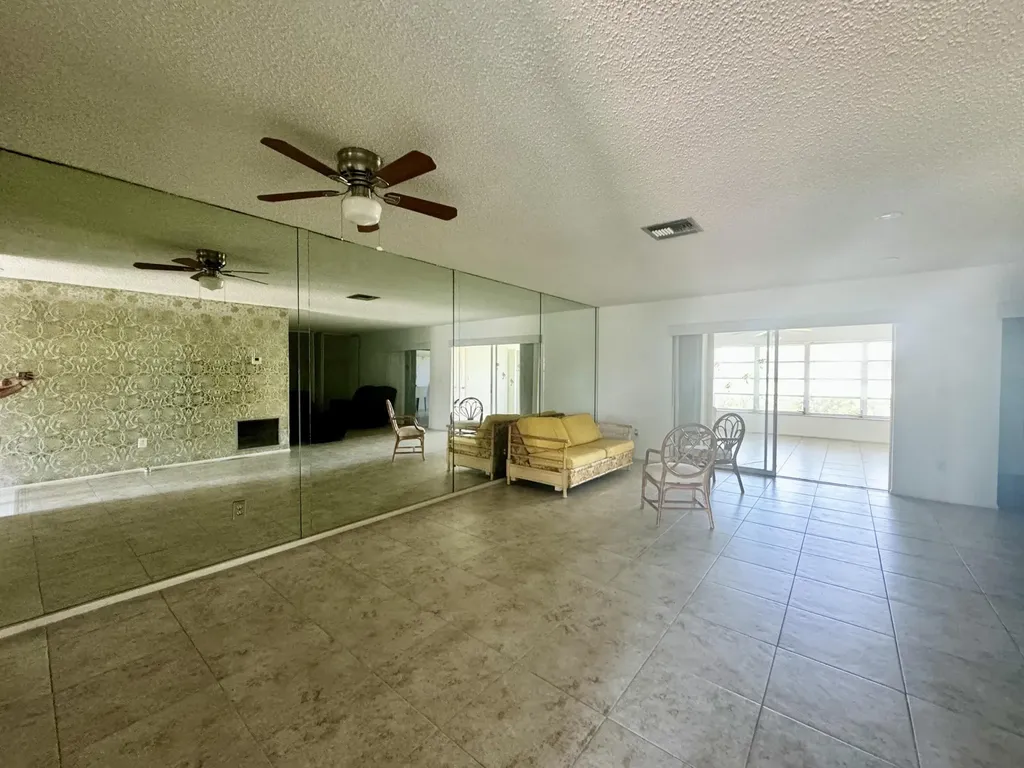 5725 E Fernley Drive Drive E West Palm Beach FL 33415