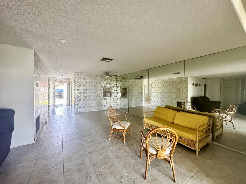 5725 E Fernley Drive Drive E West Palm Beach FL 33415
