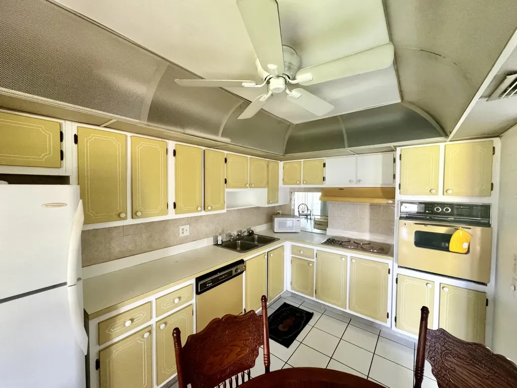 5725 E Fernley Drive Drive E West Palm Beach FL 33415